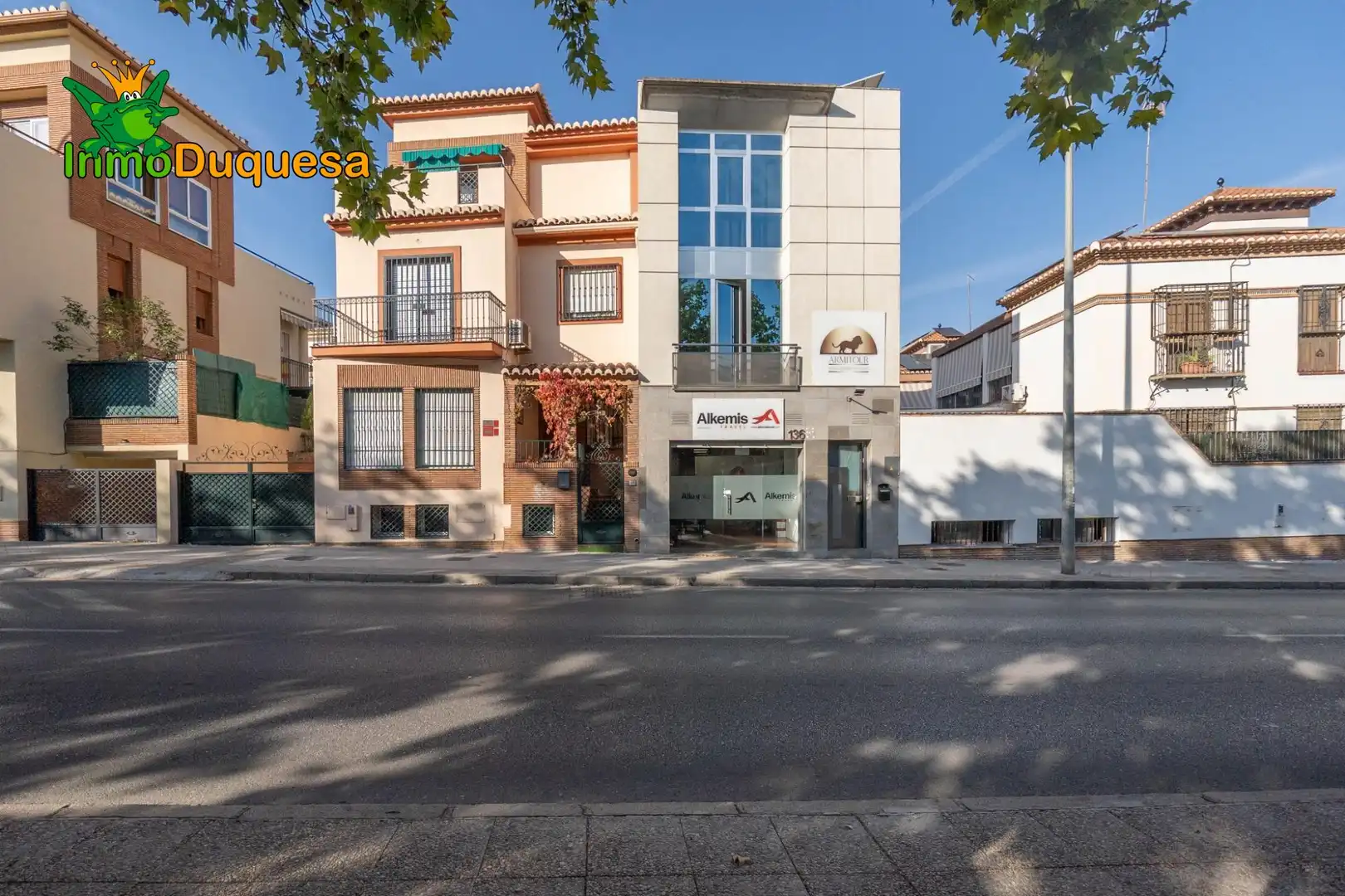 Vista exterior de Edificio en venta en Granada