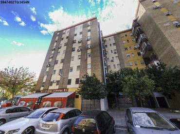Pis amb balcó en venda a Calle Malaquita 3