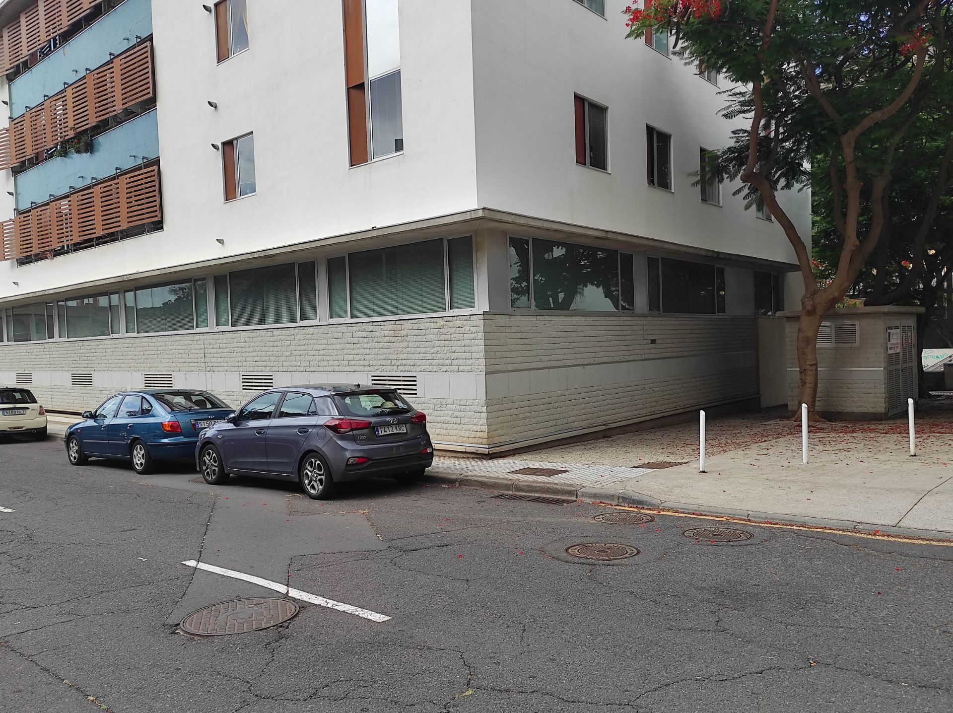 Exterior view of Office for sale in  Santa Cruz de Tenerife Capital  with Air Conditioner and Storage room
