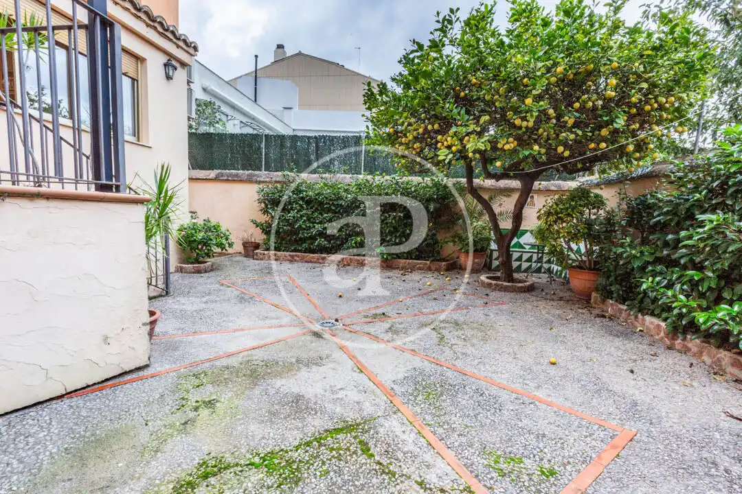 Vista exterior de Casa adosada en venda en Godella amb Aire condicionat, Calefacció i Jardí privat