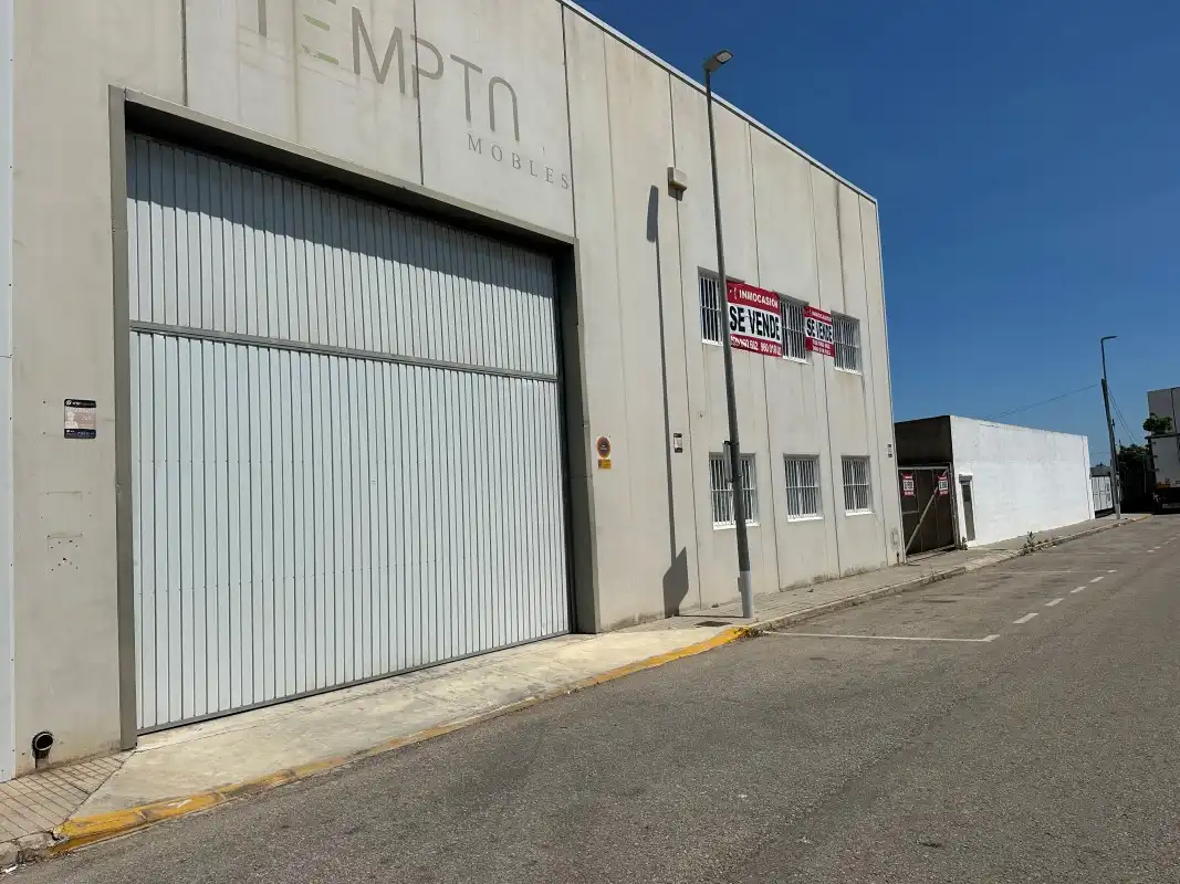 Vista exterior de Nave industrial en venta en Beniarjó