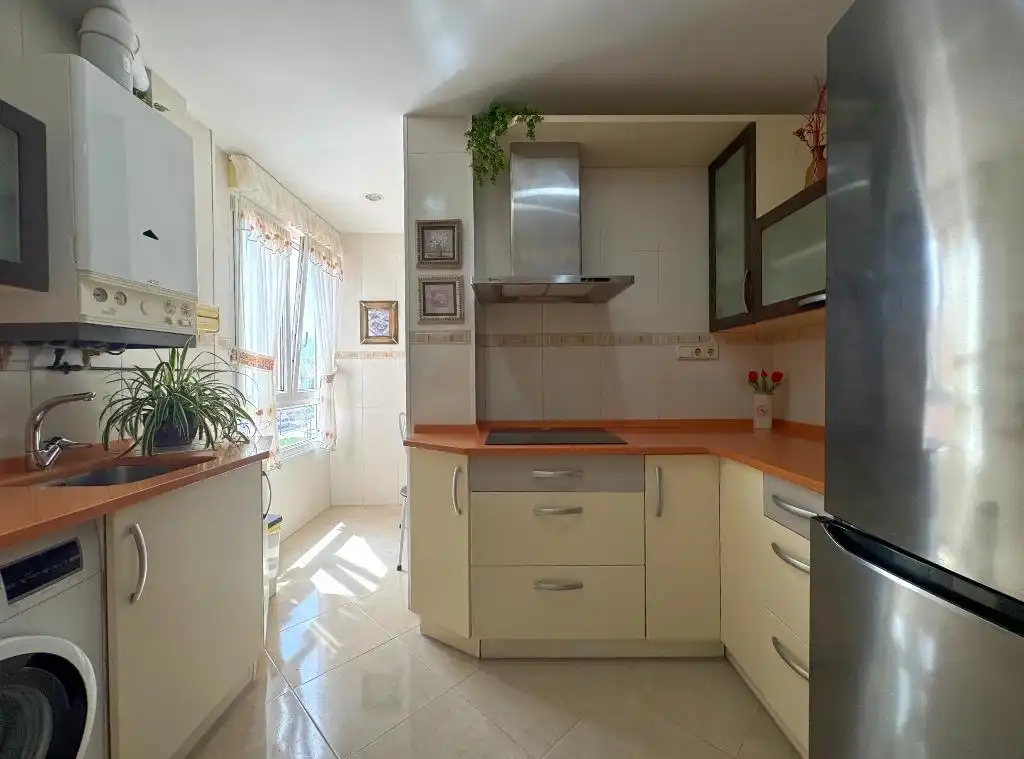 Küche von Wohnung zum Verkauf in Los Corrales de Buelna  mit Heizung, Parkett und Terrasse