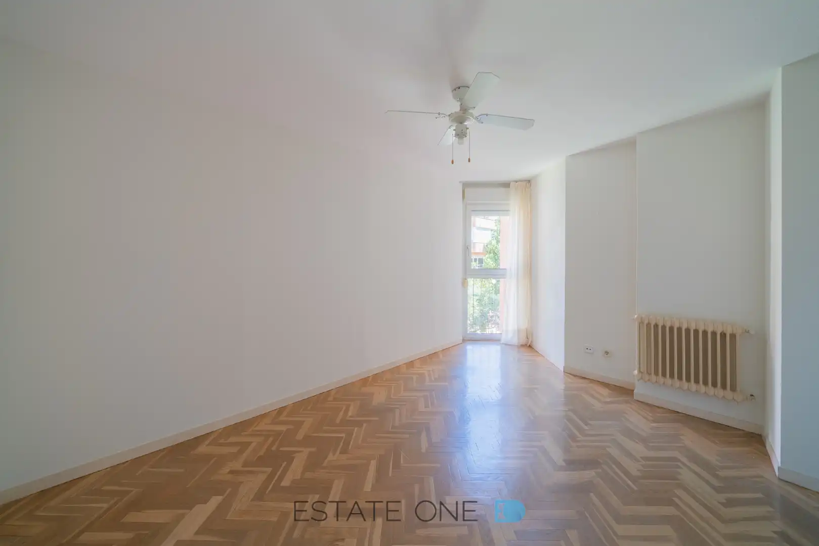 Sala de estar de Piso en venta en Pozuelo de Alarcón con Calefacción, Jardín privado y Parquet