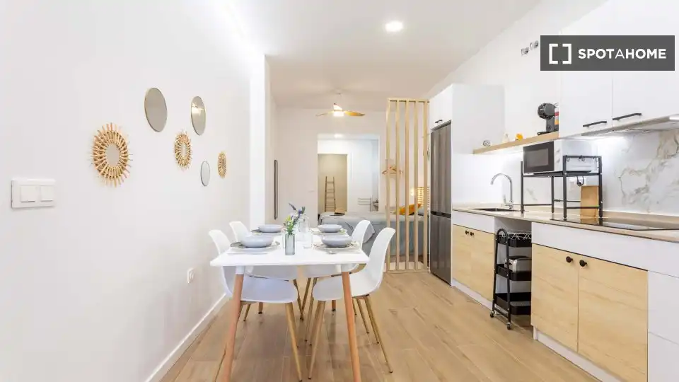 Dining room of Flat for rent in Valencia  with Air Conditioner, Heating and Furnished