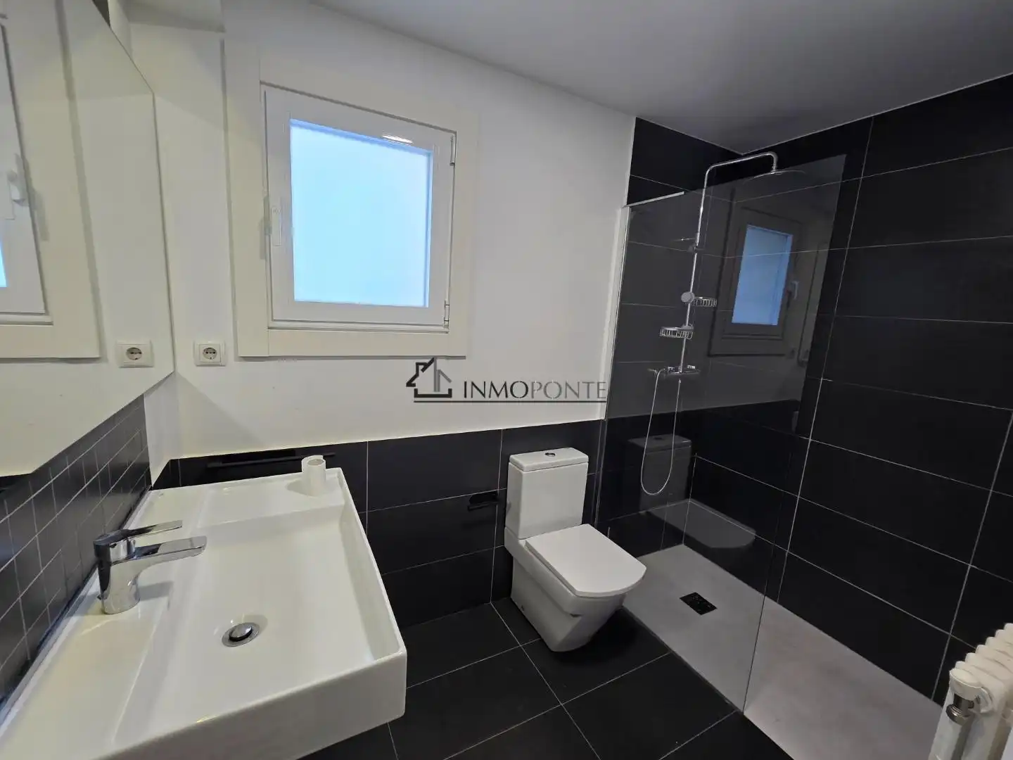 Baño de Piso en venta en Pontevedra Capital  con Calefacción, Horno y Lavadora