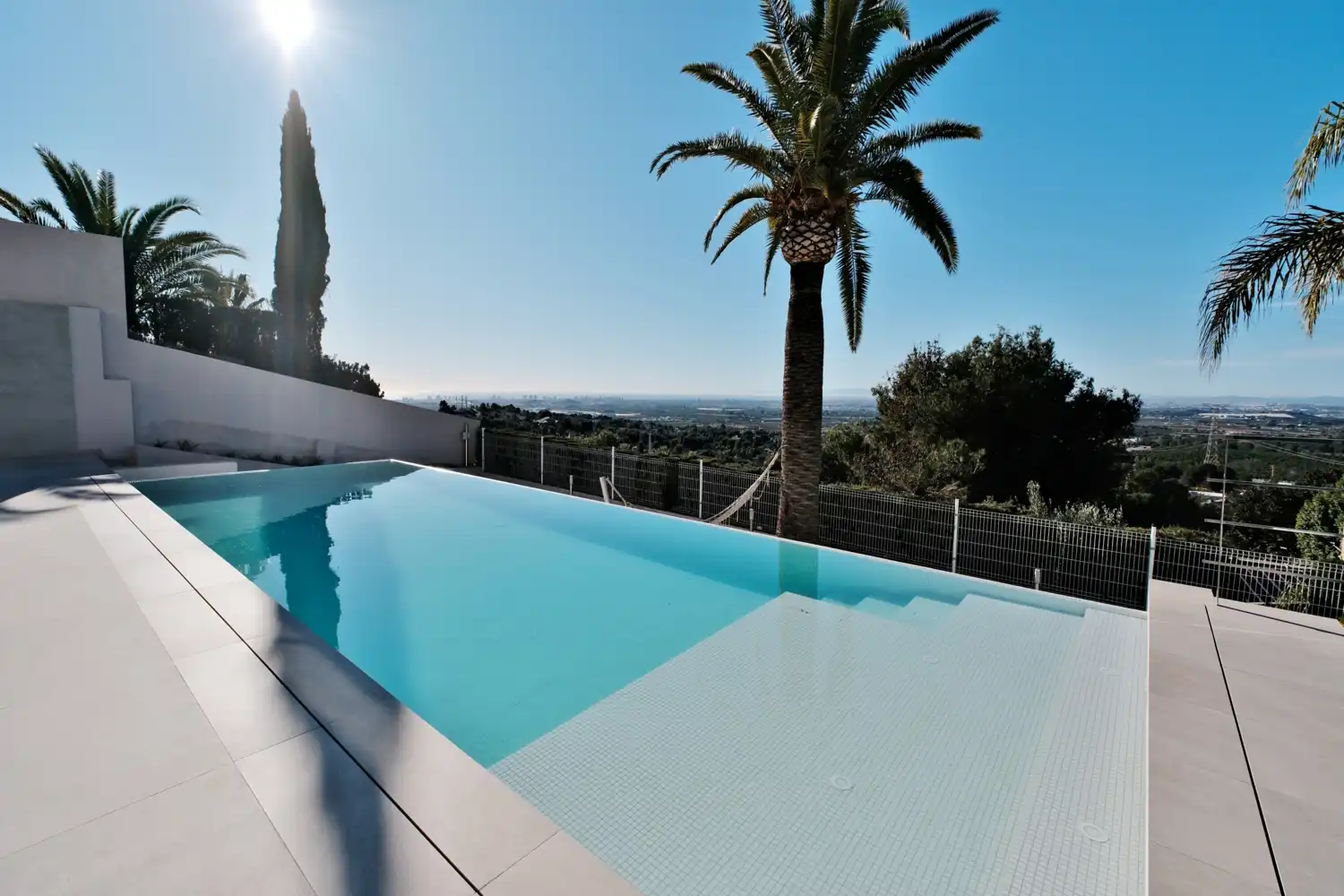 Piscina de Casa o xalet en venda en Sagunto / Sagunt amb Aire condicionat, Calefacció i Jardí privat