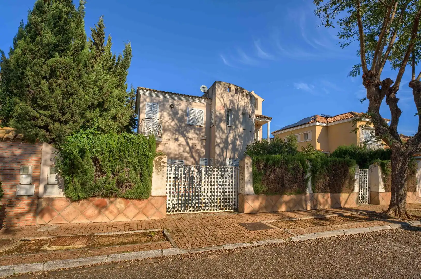 Vista exterior de Casa o chalet en venta en Bormujos con Aire acondicionado, Calefacción y Jardín privado