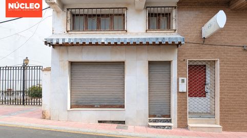 Local comercial de 76 m² en tres plantas, junto a calle Real.