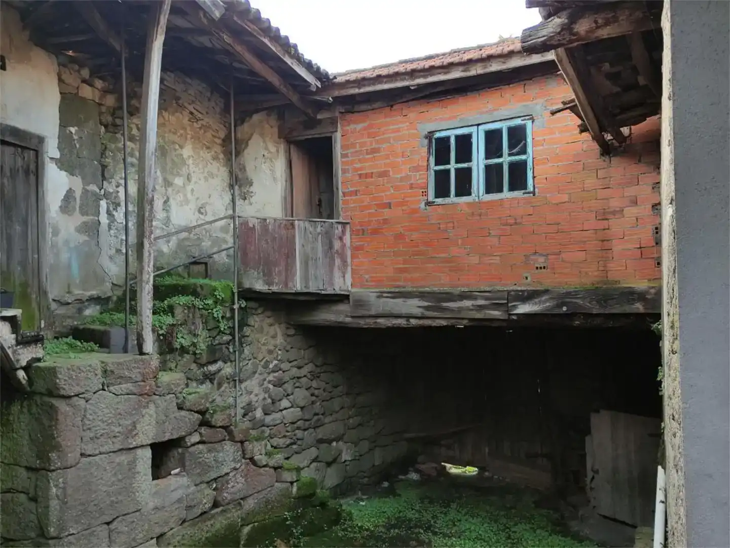 Vista exterior de Casa o xalet en venda en Rairiz de Veiga amb Balcó