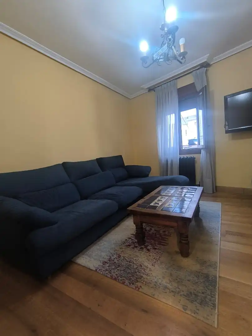 Sala de estar de Piso en venta en Portugalete con Calefacción, Trastero y Amueblado