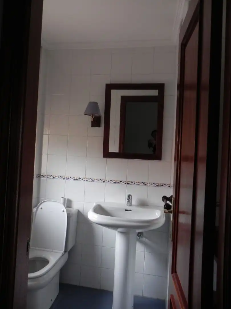 Baño de Casa adosada de alquiler en Siero con Calefacción, Jardín privado y Parquet