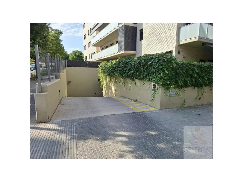 Aparcament de Garatge en venda en Sant Cugat del Vallès
