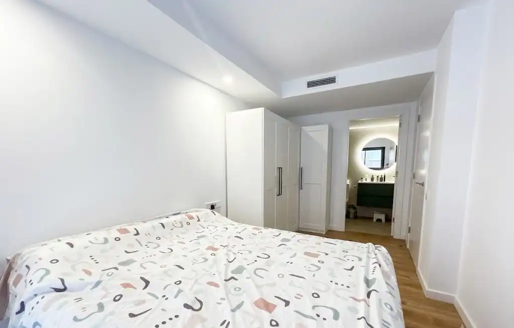 Dormitori de Dúplex en venda en L'Hospitalet de Llobregat amb Terrassa, Piscina i Balcó