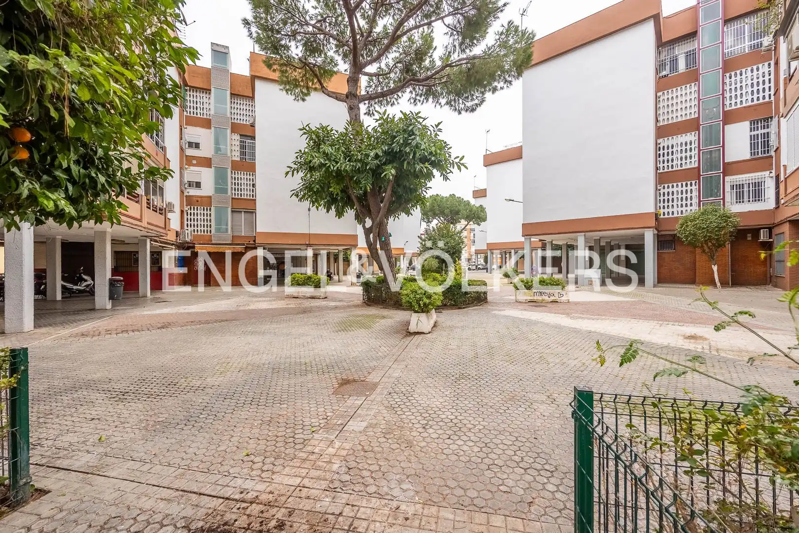 Exterior view of Flat for sale in Sevilla  with Heating, Swimming Pool and Balcony