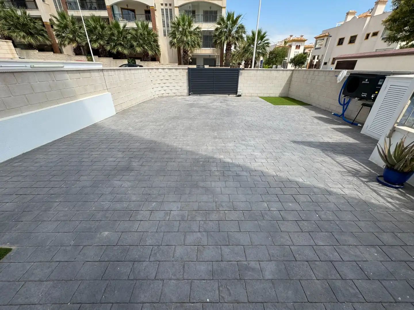Terrace of Flat for sale in Guardamar del Segura  with Air Conditioner, Private garden and Terrace