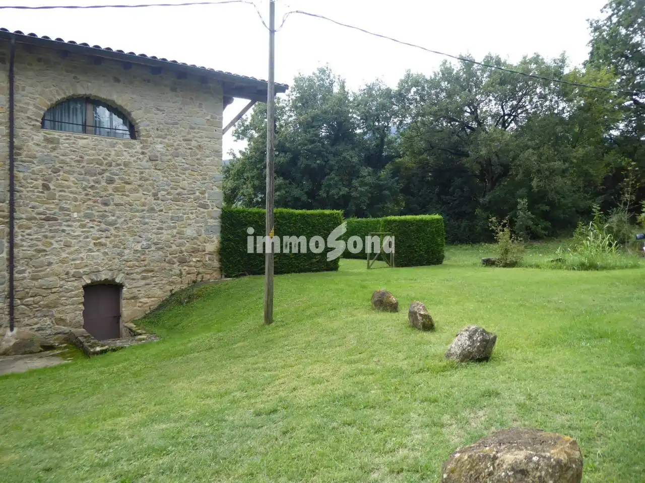 Finca rústica en venda en La Vall d'en Bas amb Calefacció, Jardí privat i Alarma