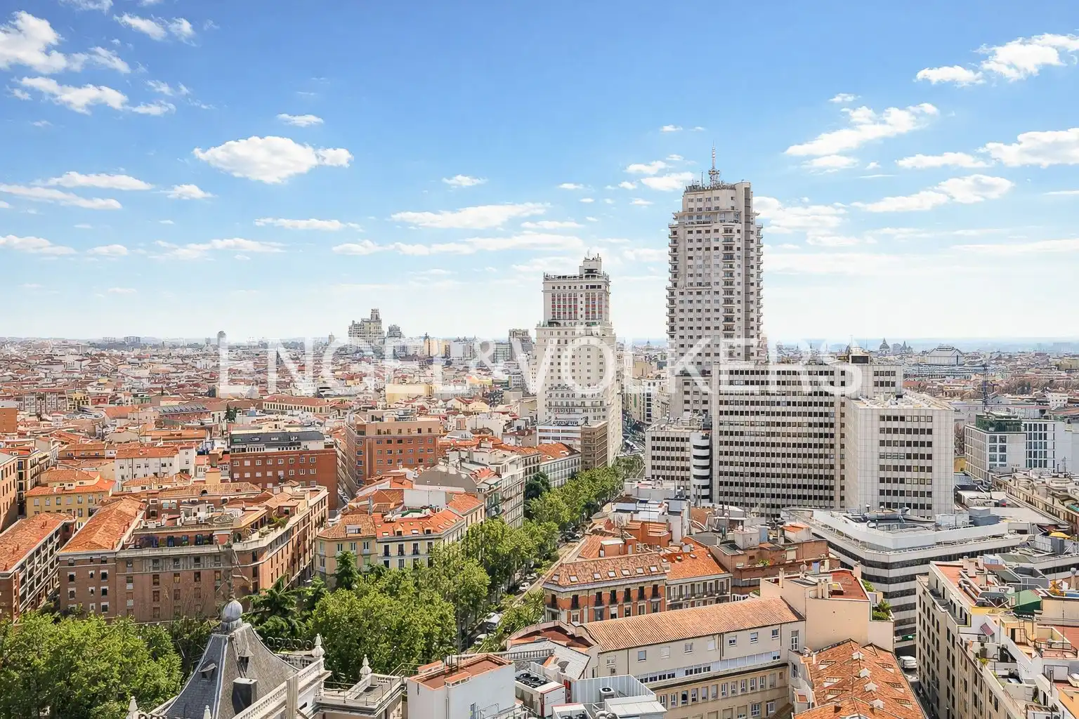 Vista exterior de Pis en venda en Madrid amb Calefacció