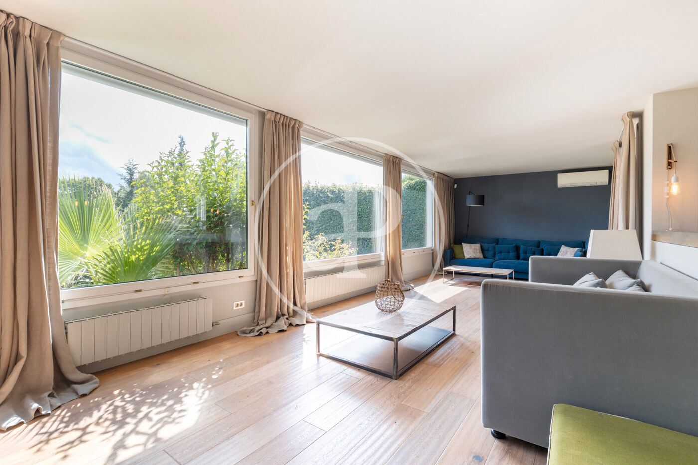 Sala de estar de Casa o chalet en venta en Sant Cugat del Vallès con Aire acondicionado, Calefacción y Jardín privado