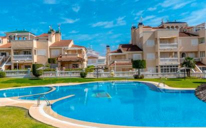 Piscina de Casa adosada en venda en Orihuela amb Aire condicionat, Piscina i Internet