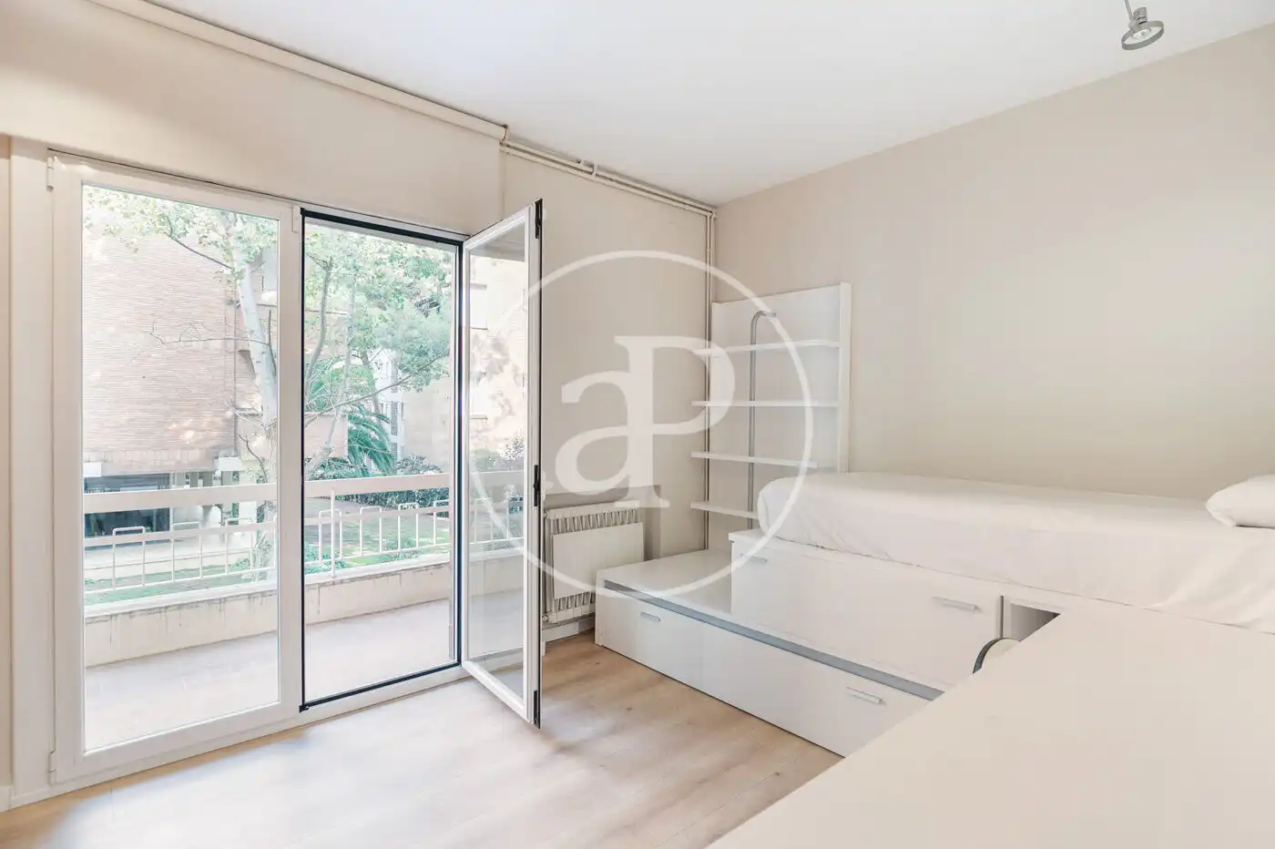 Habitación de Piso en venta en Barcelona con Calefacción, Jardín privado y Terraza