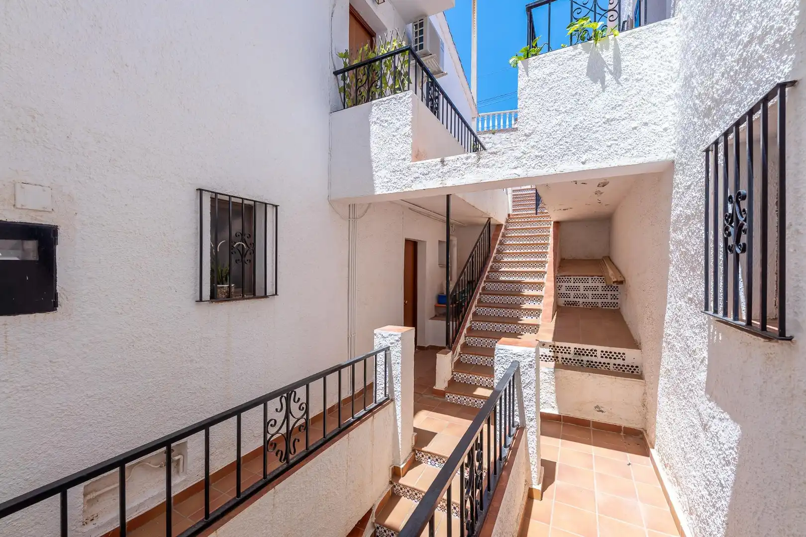 Apartments for sale in Fuengirola  with Air Conditioner, Private garden and Terrace