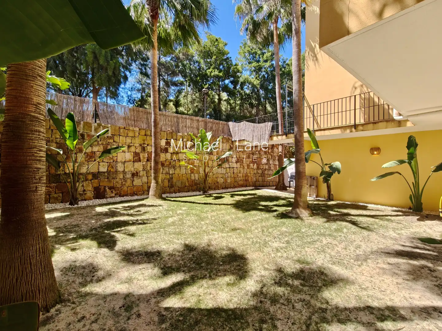 Garten von Wohnung zum Verkauf in Sotogrande mit Klimaanlage, Privatgarten und Terrasse