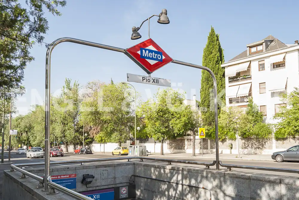 Außenansicht von Wohnung zum Verkauf in Madrid mit Klimaanlage, Heizung und Privatgarten
