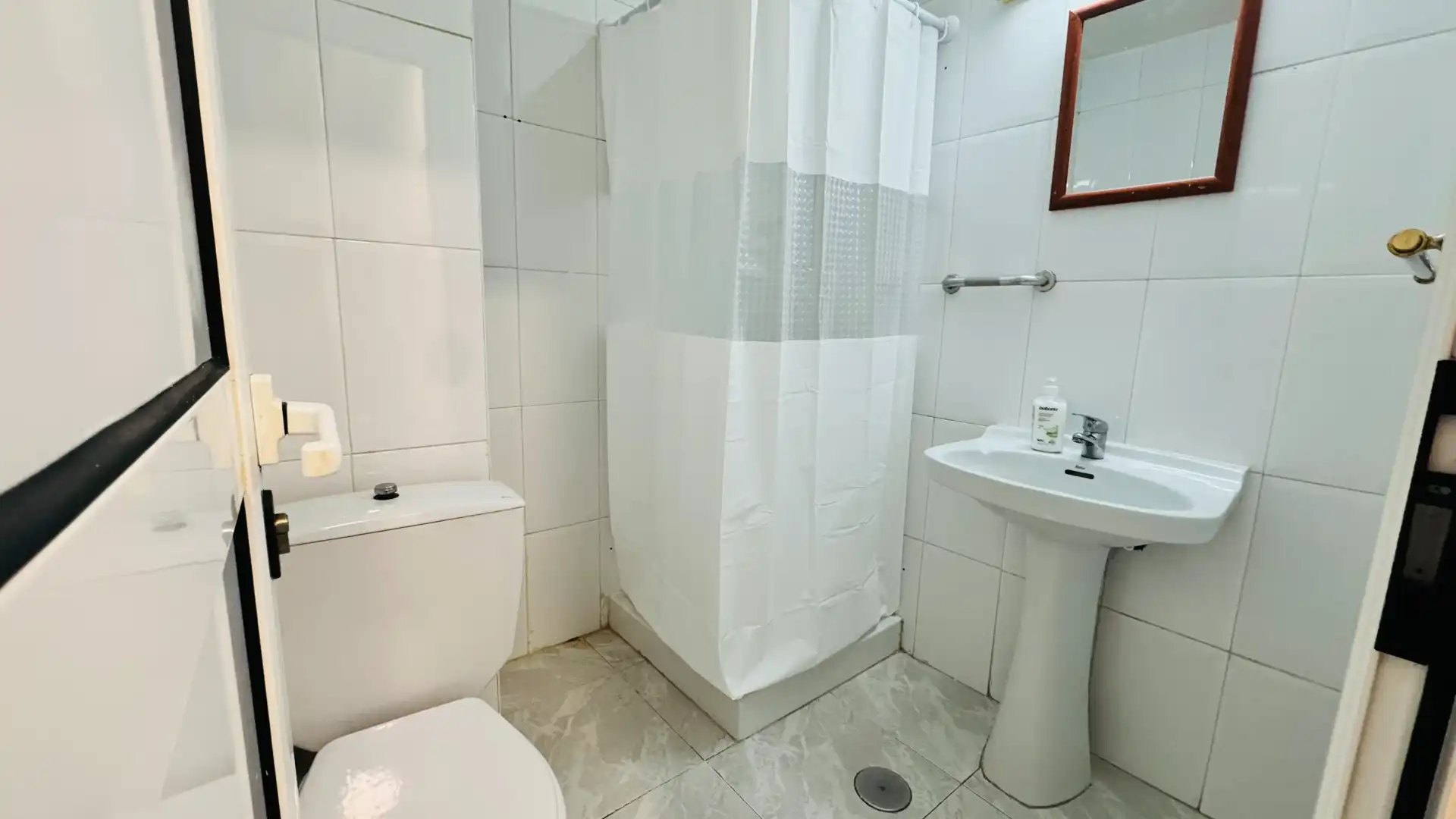 Bathroom of Flat for share in Las Palmas de Gran Canaria  with Furnished, Washing machine and Microwave