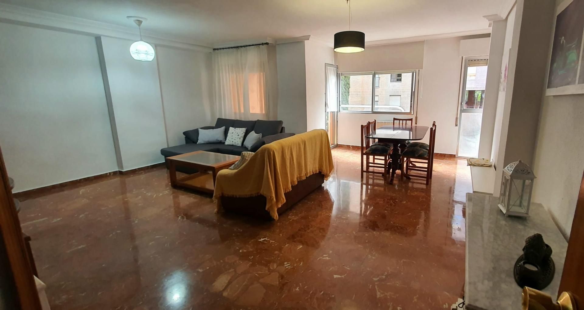 Vista exterior de Pis de lloguer en  Jaén Capital amb Calefacció