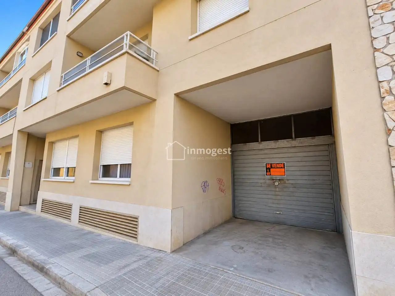 Exterior view of Garage for sale in Taialà - Germans Sabat