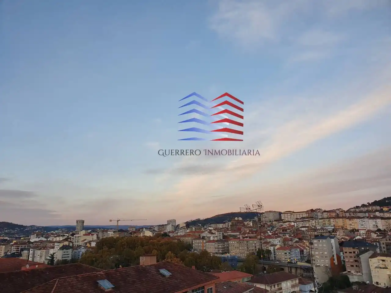 Außenansicht von Wohnung zur Miete in Ourense Capital  mit Heizung, Parkett und Terrasse