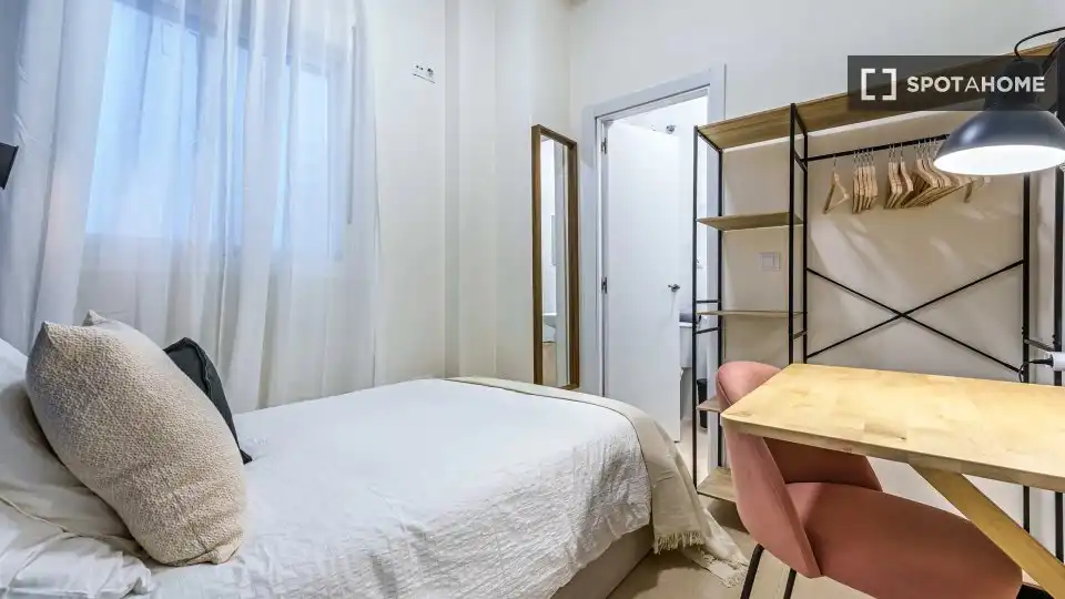 Bedroom of Flat for share in Centro