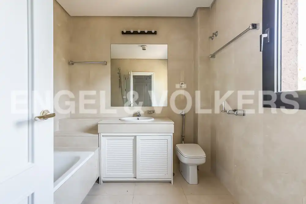 Bathroom of Houses for rent in Pozuelo de Alarcón  with Air Conditioner, Heating and Private garden