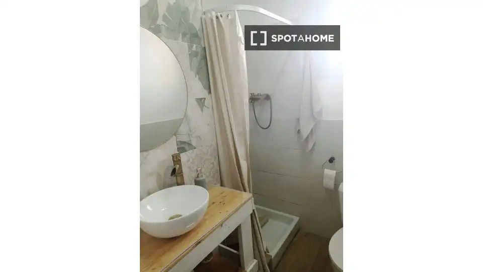 Baño de Piso de alquiler en Barcelona con Aire acondicionado, Calefacción y Amueblado