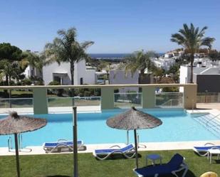 Piscina de Apartament de lloguer en Estepona amb Aire condicionat, Terrassa i Traster
