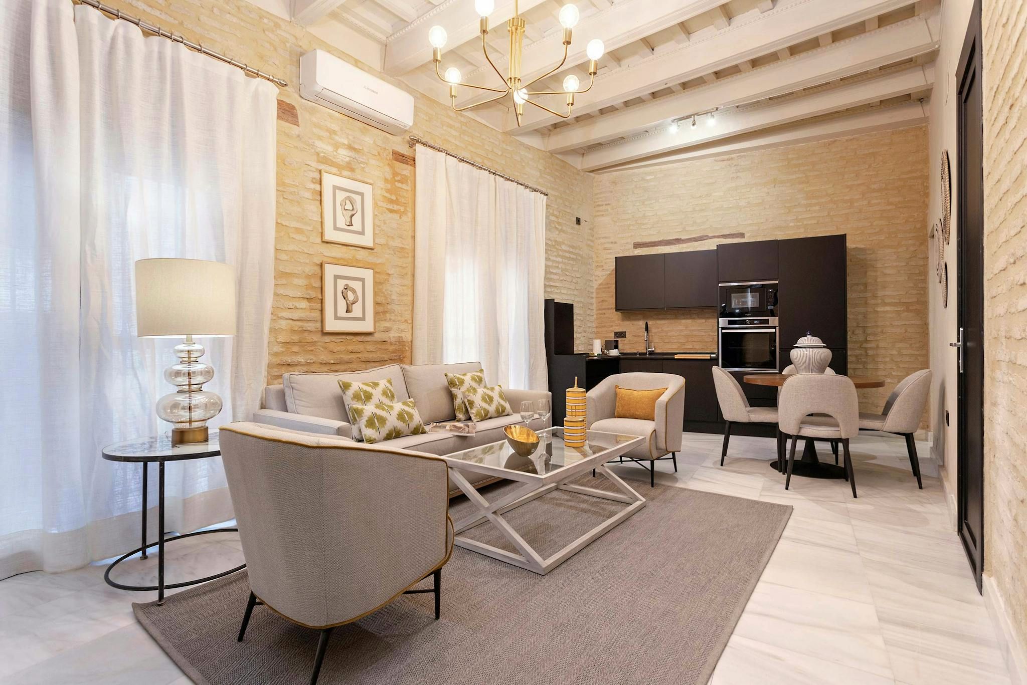 Sala d'estar de Pis de lloguer en  Sevilla Capital amb Aire condicionat, Calefacció i Rentadora