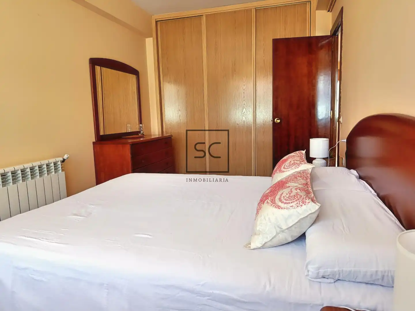 Habitación de Piso en venta en Pontedeume con Calefacción y Amueblado