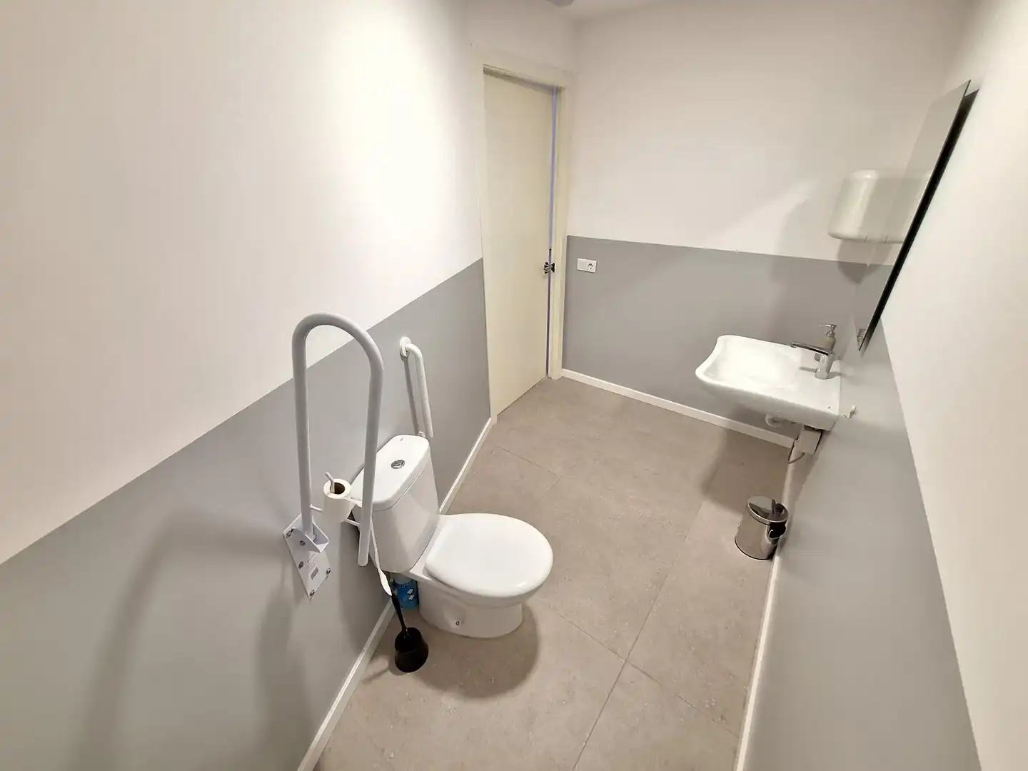 Badezimmer von Geschaftsraum zur Miete in Igualada