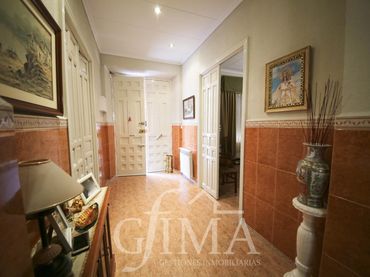 Casa amb balcó en venda a Tomelloso