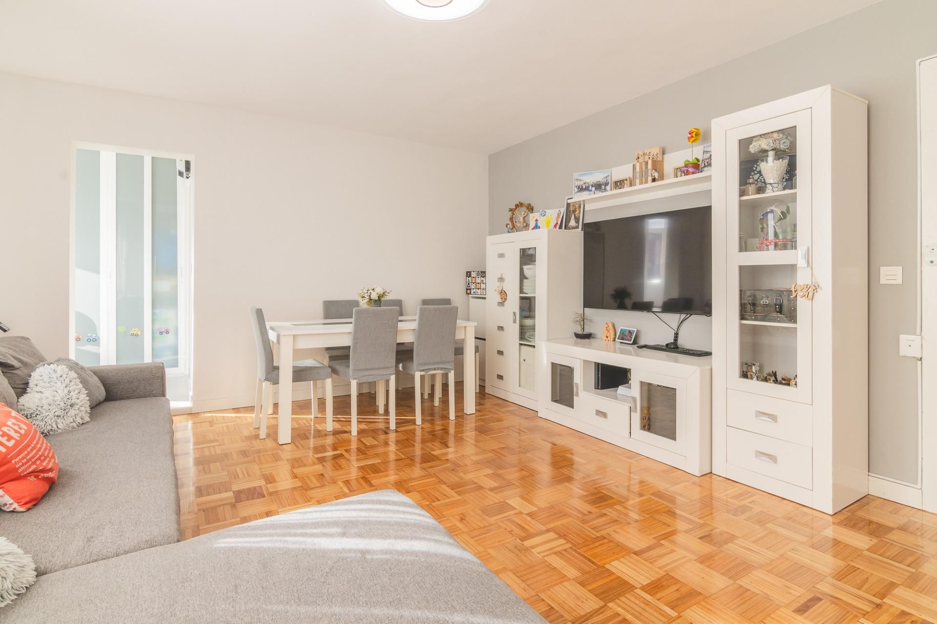 Wohnzimmer von Wohnung zum verkauf in Valle de Elorz / Elortzibar mit Klimaanlage, Heizung und Balkon