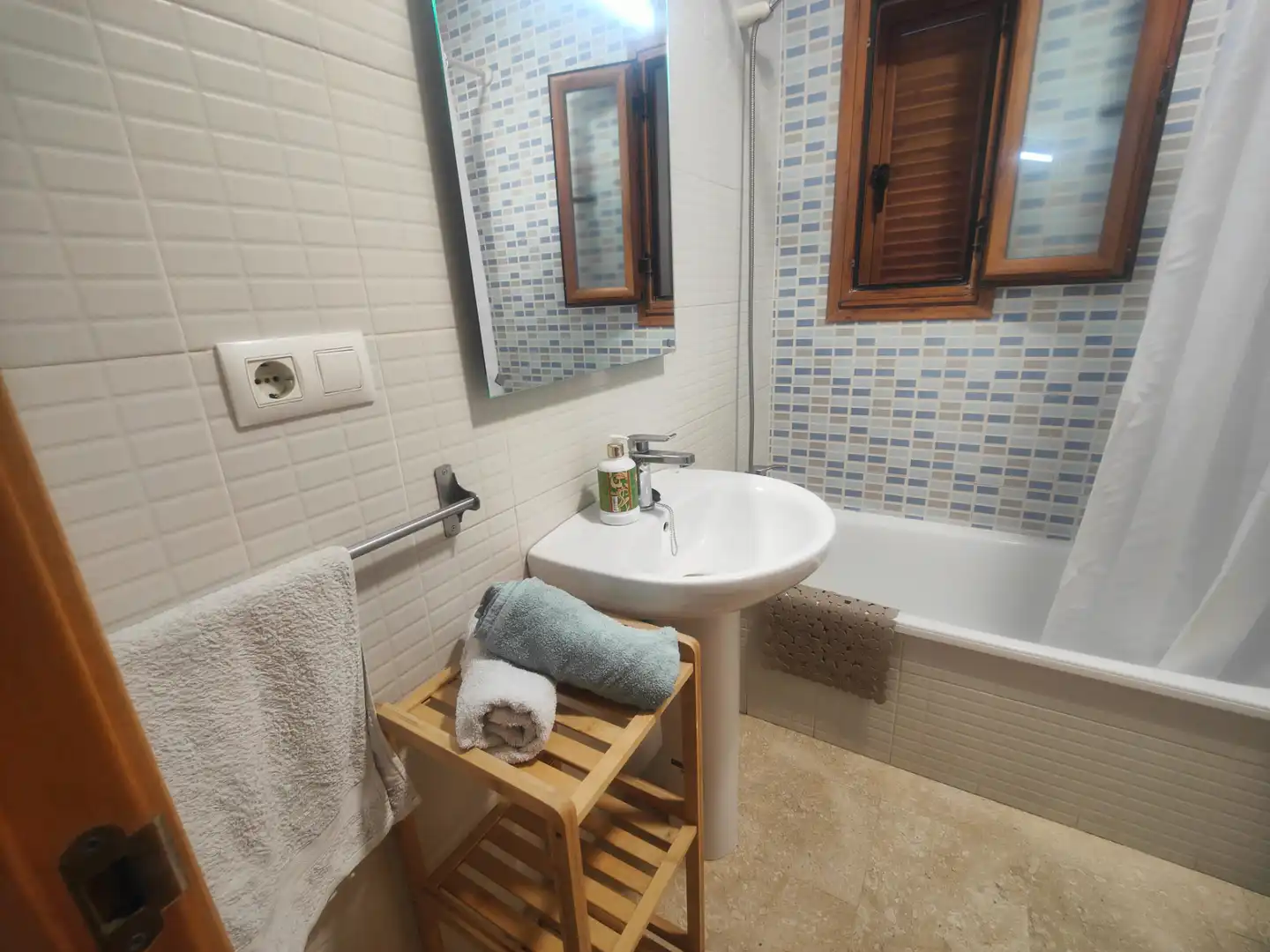 Bany de Apartament de lloguer en Chiclana de la Frontera amb Aire condicionat, Moblat i Es permeten mascotes