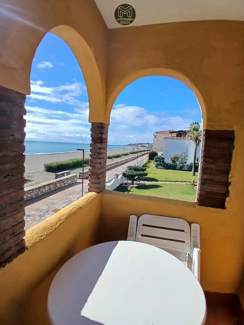 Casa adosada de alquiler en Casares