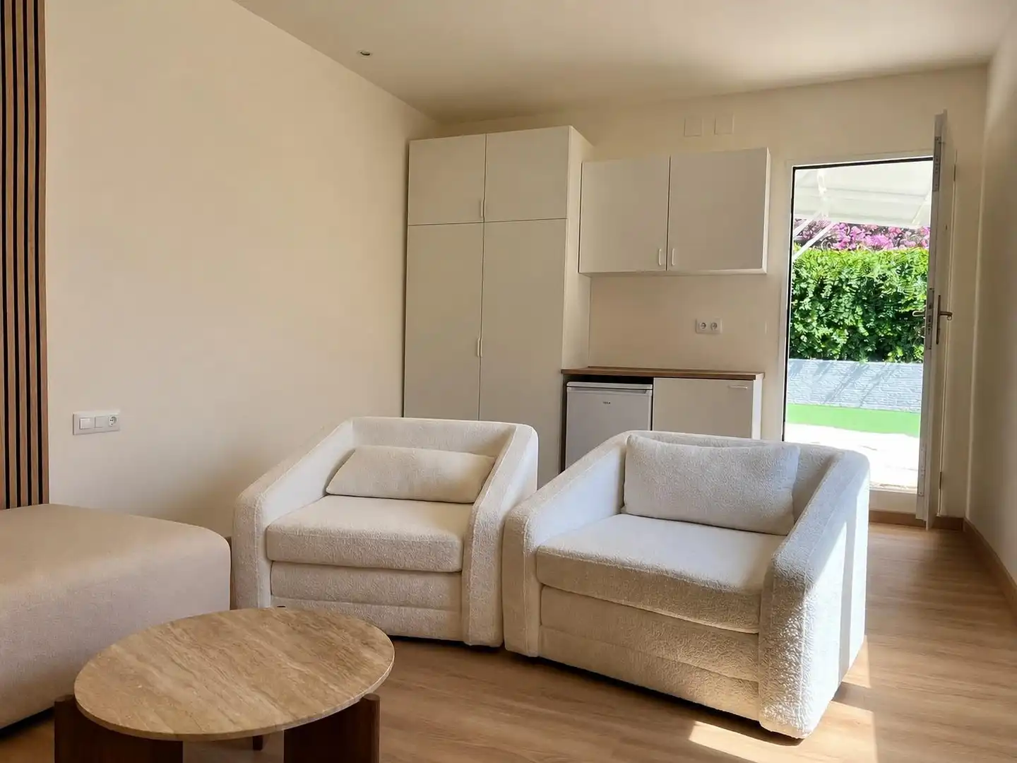 Sala d'estar de Casa o xalet en venda en La Pobla de Vallbona amb Aire condicionat, Calefacció i Jardí privat