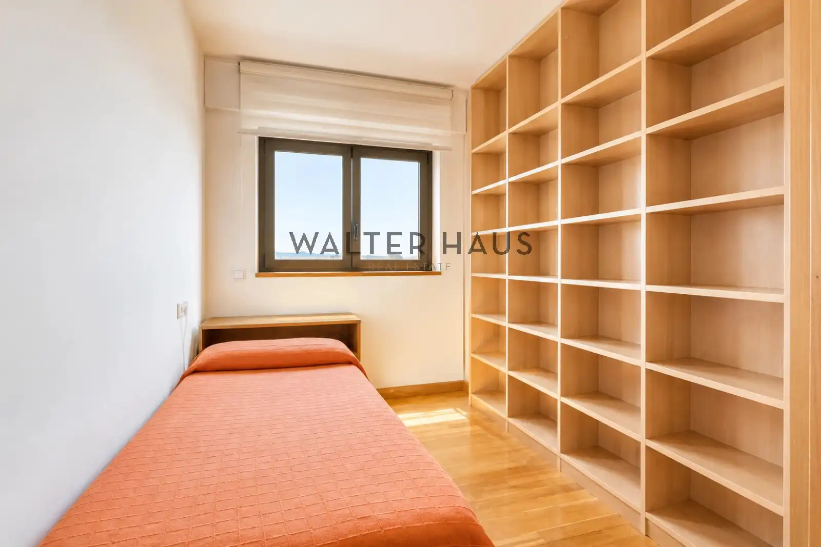 Schlafzimmer von Dachboden zum Verkauf in Barcelona mit Klimaanlage, Heizung und Parkett