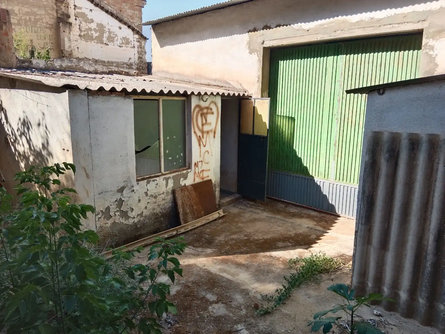 Industrial buildings for sale in Lahiguera