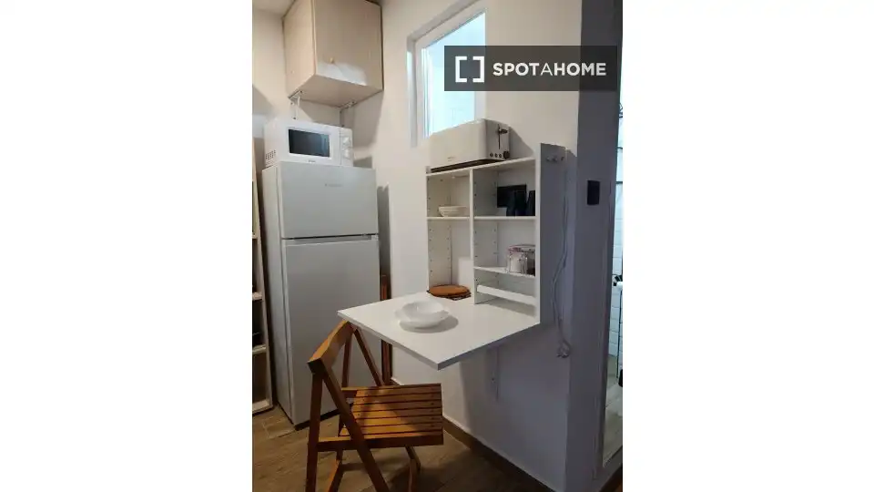 Vista exterior de Estudio para compartir en Málaga con Aire acondicionado, Calefacción y Terraza