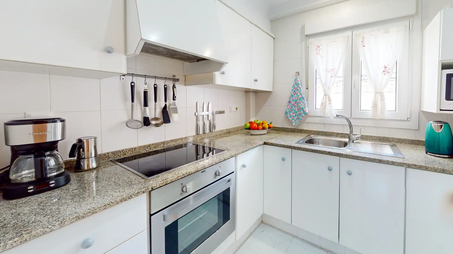 Cocina de Piso de alquiler en Dénia con Aire acondicionado, Calefacción y Jardín privado