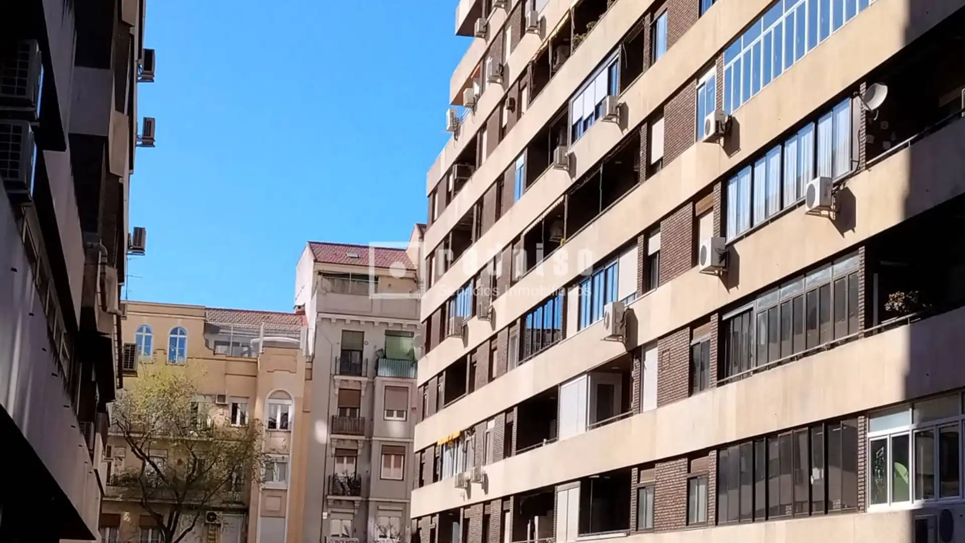 Vista exterior de Piso en venta en  Madrid Capital