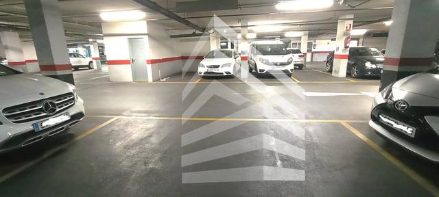 Garaje en Venta en Carrer de Sant Pere d'Abanto en Hostafrancs