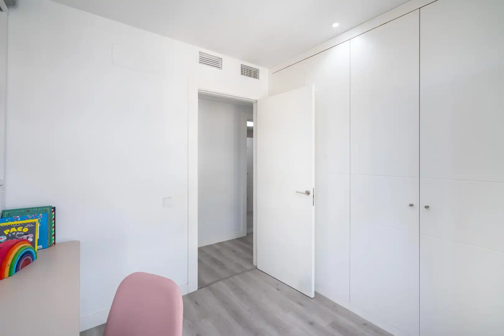 Piso en venta en Almería con Aire acondicionado, Calefacción y Jardín privado